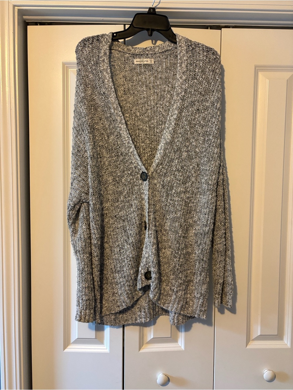 Abercrombie & Fitch Heather Gray Button-Front V-Neck Cardigan